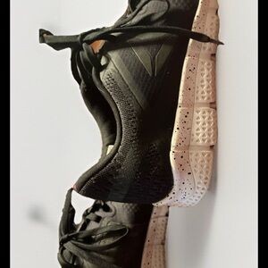 Black Reebok Sneakers with Speckled Sole men’s 9.5